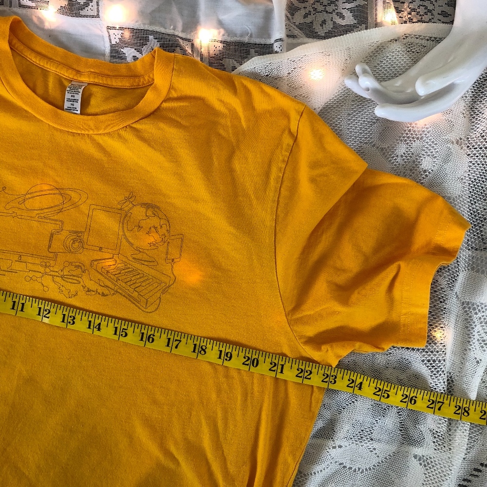 Apple Field Trip unisex XL tee [used] - Picture 3 of 6